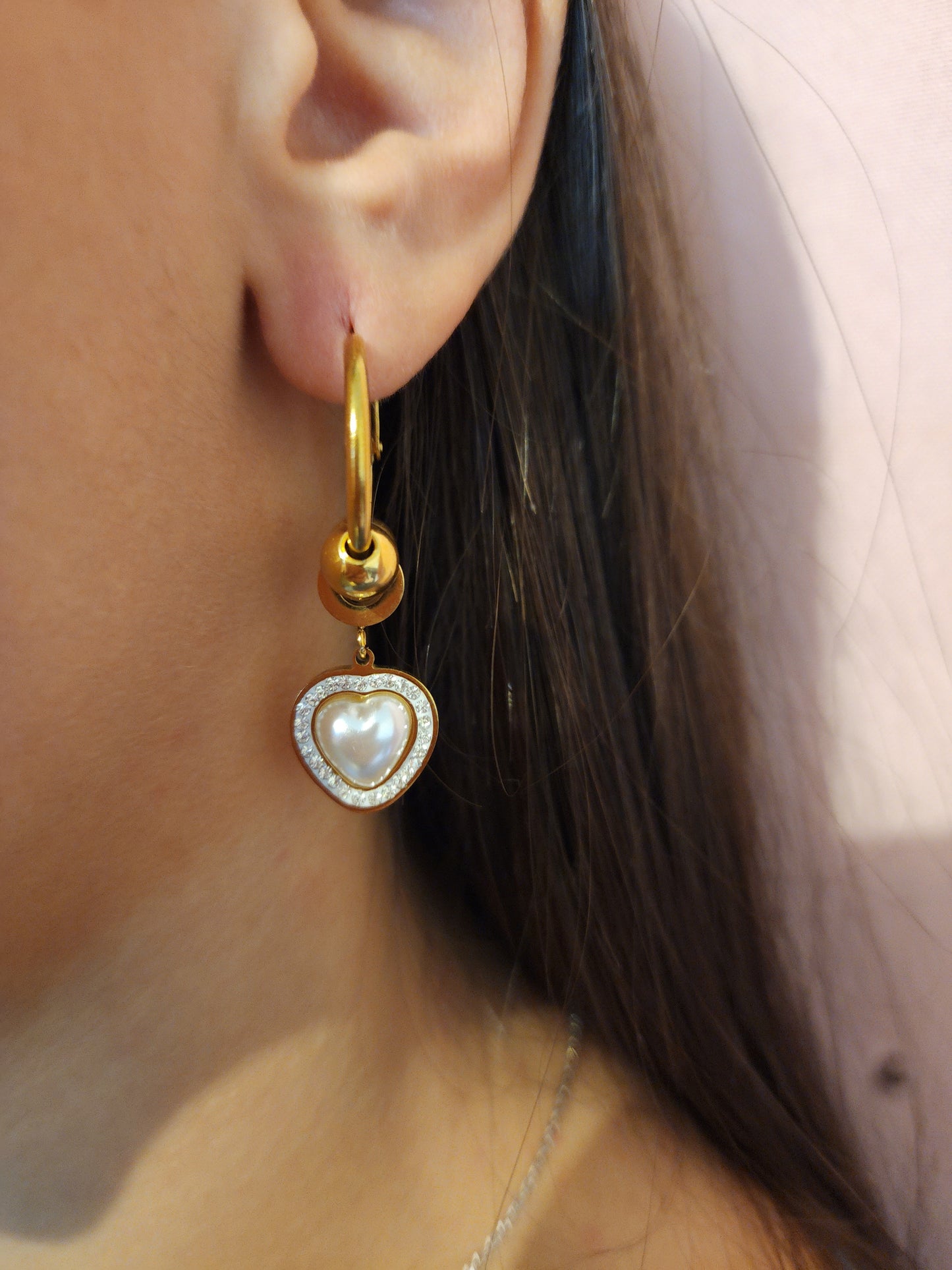 Boucles d'Oreilles Lila en Acier Inoxydable Argenté ou doré avec Perle Cœur et Strass