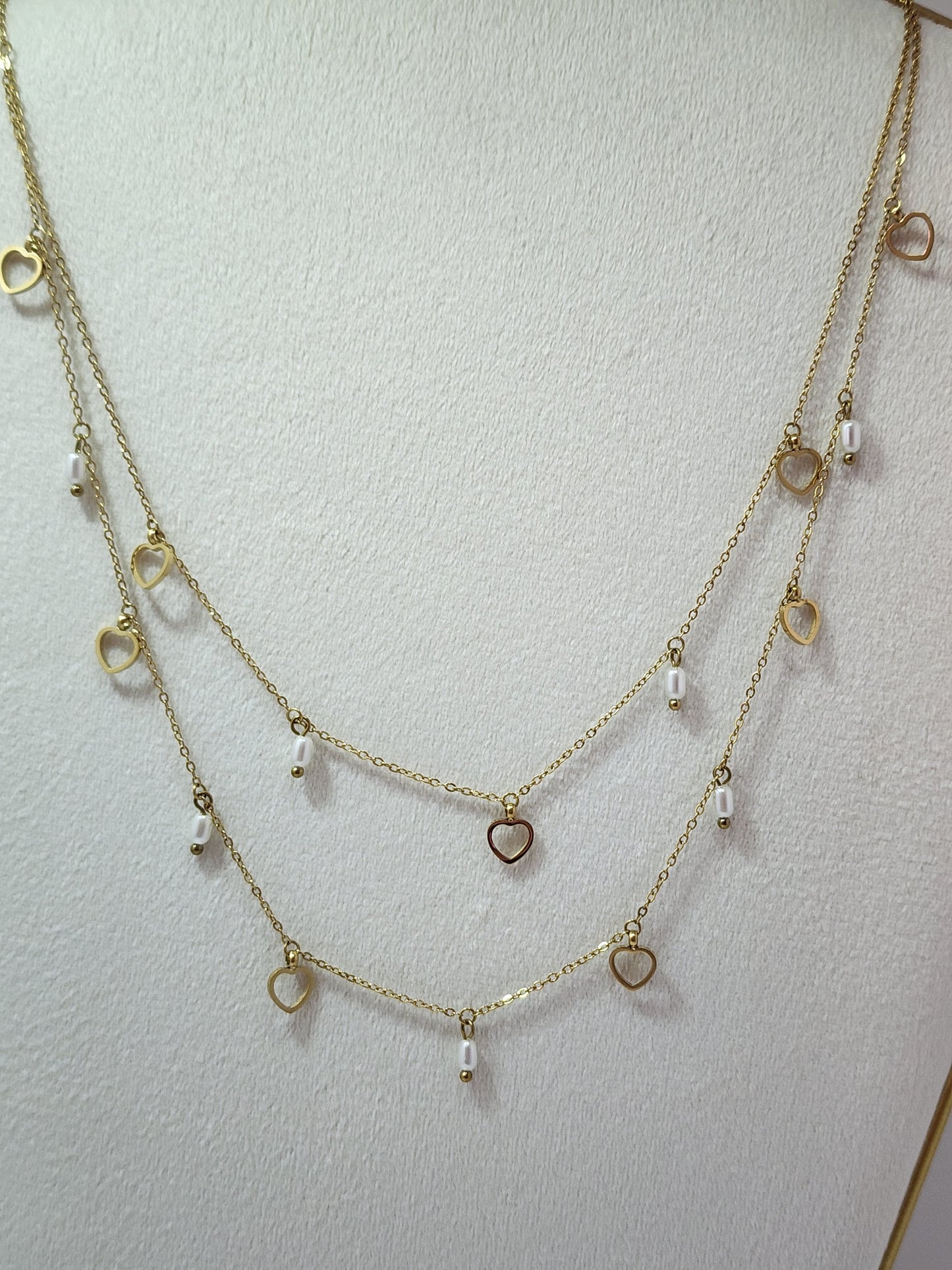 Collier Stella en Acier Inoxydable Doré à Double Rang avec Coeurs et Perles
