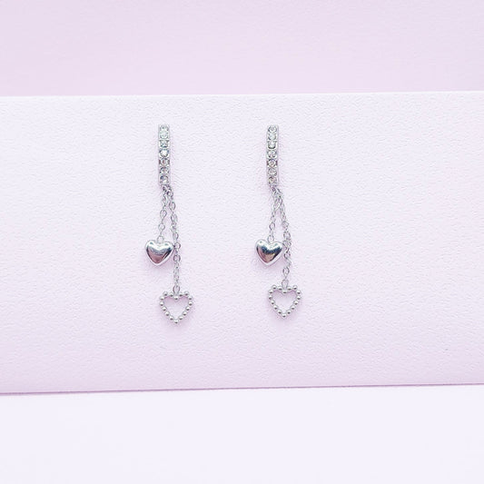Boucles d'Oreilles Olivia en Acier Inoxydable Doré ou Argenté avec Cœur Ajouré et Chaînes Délicates