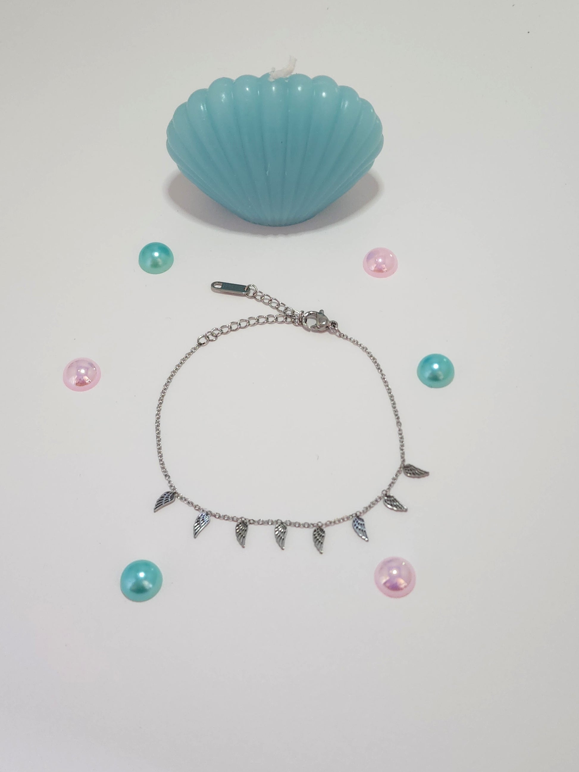 Bracelet Anya en acier inoxydable argenté avec mini pendentifs en forme d'ailes