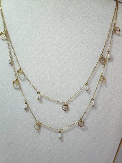 Collier Stella en Acier Inoxydable Doré à Double Rang avec Coeurs et Perles