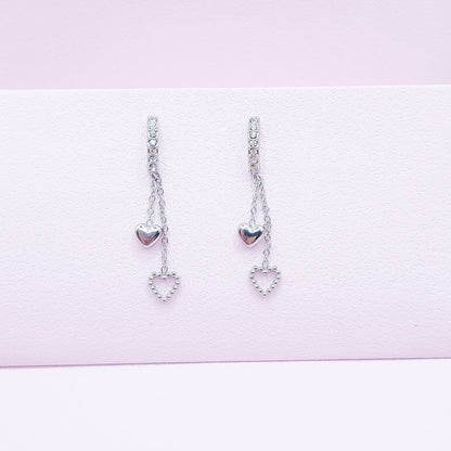 Boucles d'Oreilles Olivia en Acier Inoxydable Doré ou Argenté avec Cœur Ajouré et Chaînes Délicates